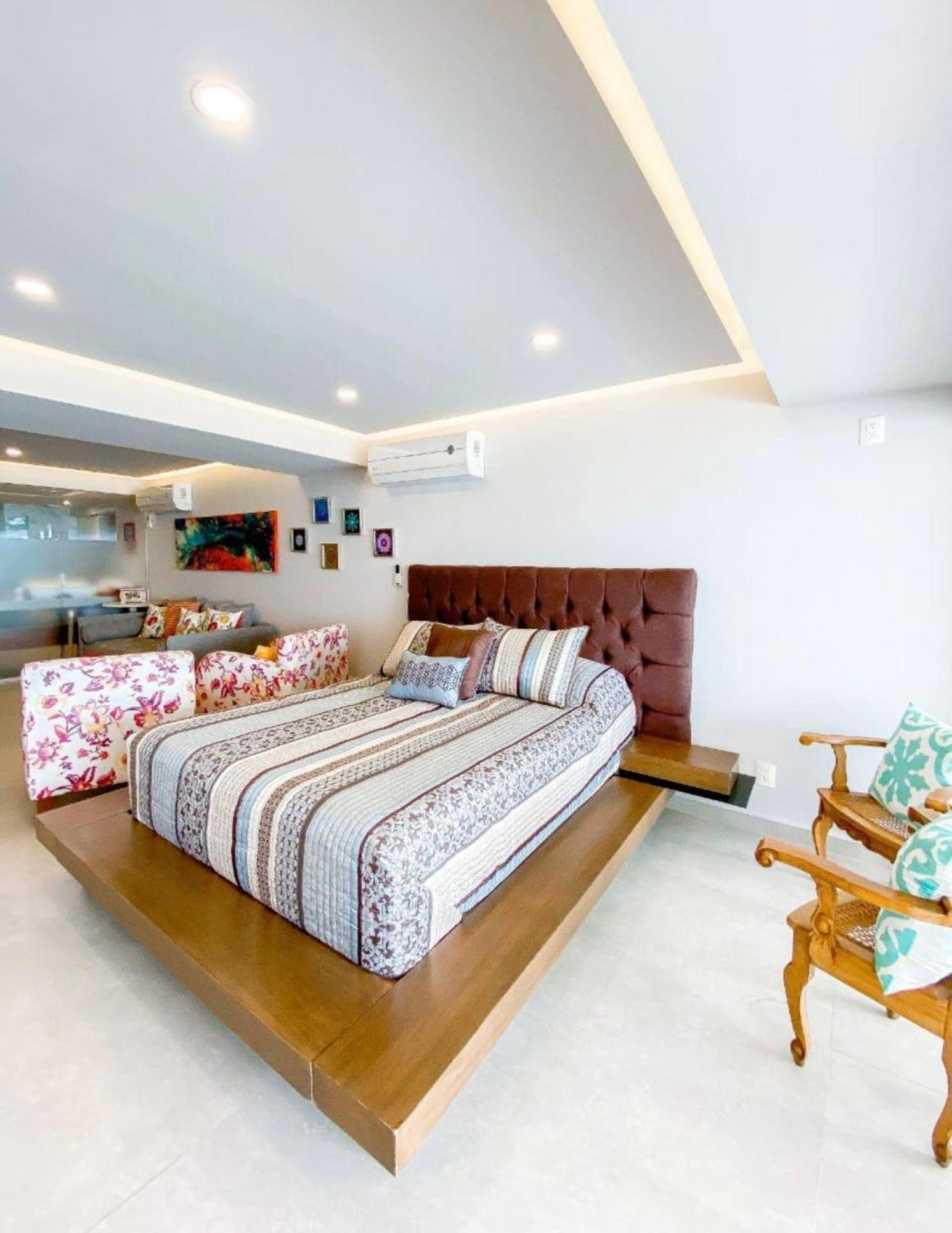 Luxury 12th-floor Condo, Ocean View, Near Malecon